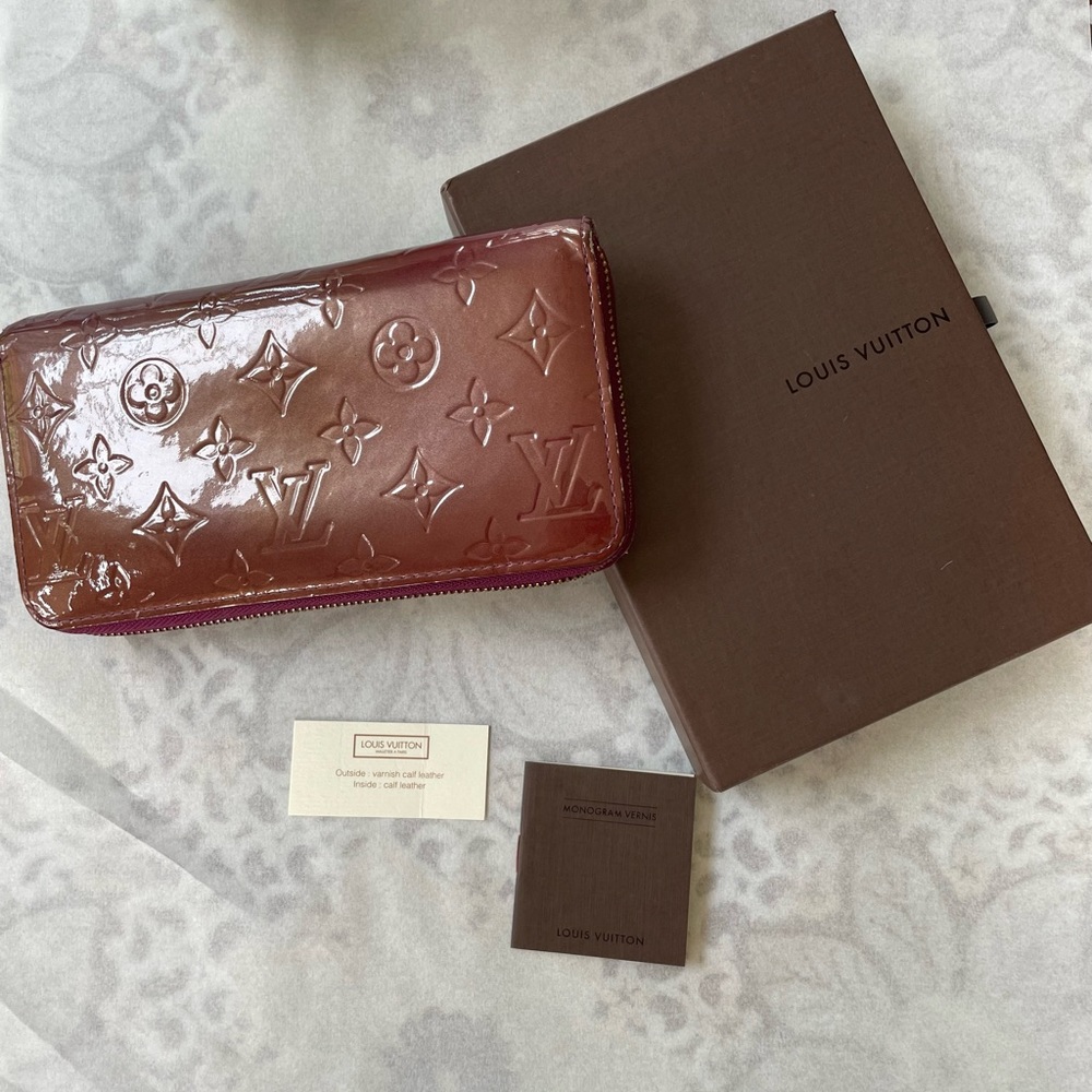 LOUIS VUITTON Monogram Vernis Zippy Wallet Amarante